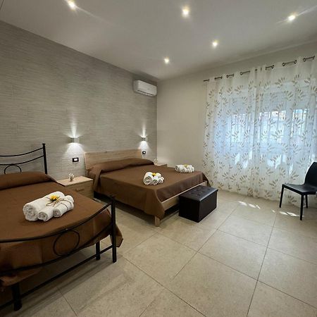 Casa Vacanze La Perla Rara Taranto Exterior foto